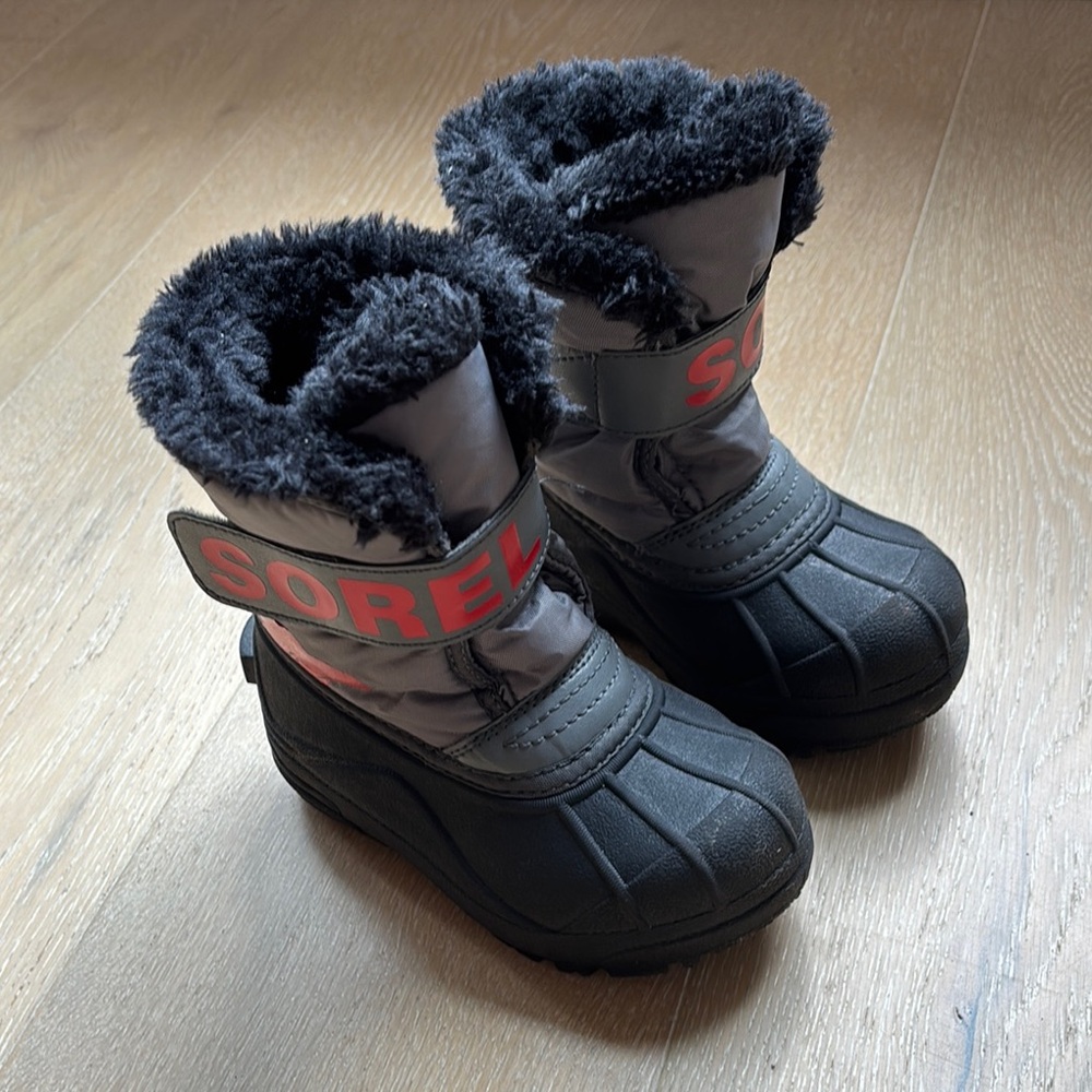Sorel Black and Gray Snow Commander Winter Boots